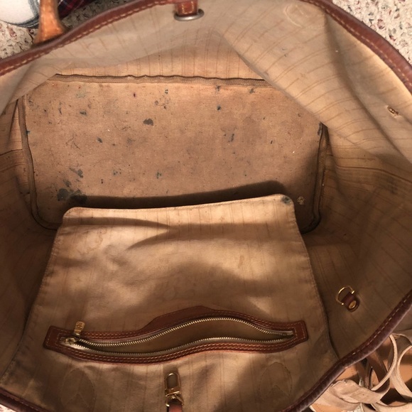 Louis Vuitton GM - Picture 3 of 7